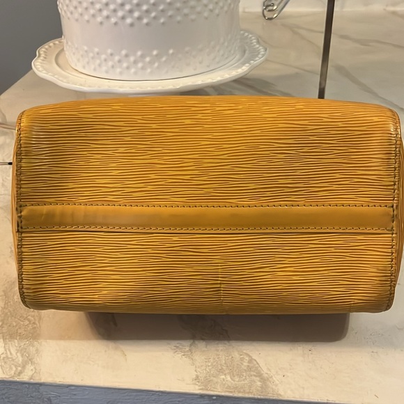 Louis Vuitton Yellow Epi Speedy 25 Hand Bag - Picture 7 of 16